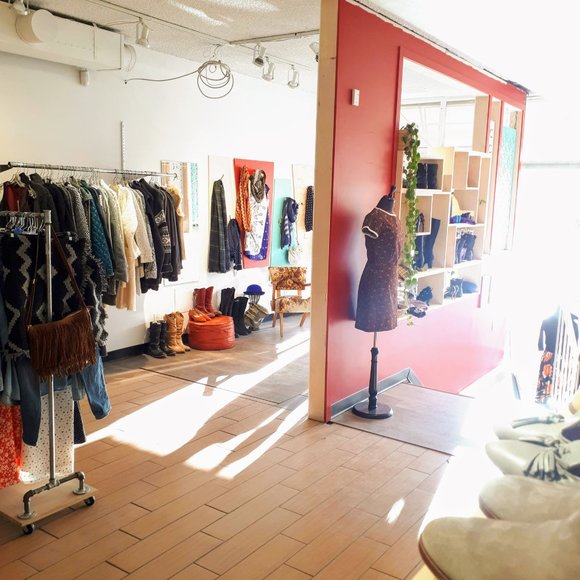 Meet your Posher, Red Pony - Picture 2 of 3